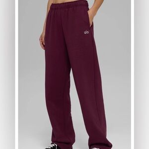Alo Accolade Straight Leg Sweatpant in Burgundy